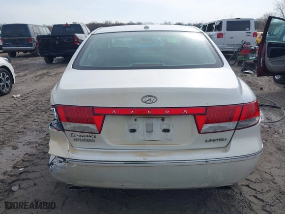 2008 Hyundai Azera Limited with VIN KMHFC46F18A306212, listed as a IAAI auction lot 42025792 with 230,350 mi miles. Bid and sale history available at carsss.com. Image 16.