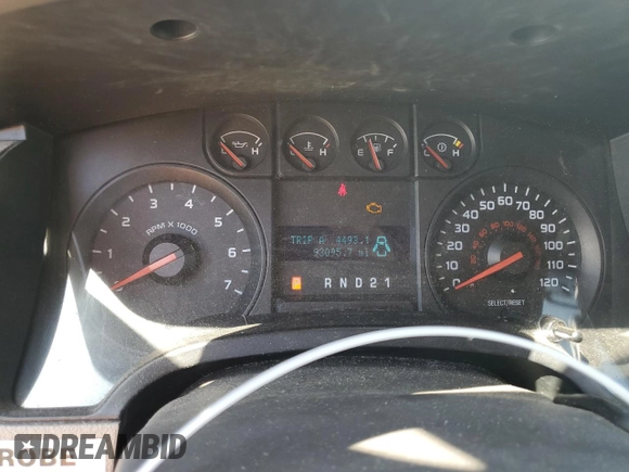 2010 Ford F-150 XL z VIN 1FTMF1CW1AKA46433, wystawiony jako Copart lot #72318124 z przebiegiem 93 095 mil mil oraz Czysty tytuł • Clean title. Historia ofert i sprzedaży dostępna na DreamBid. Obrazek 9.