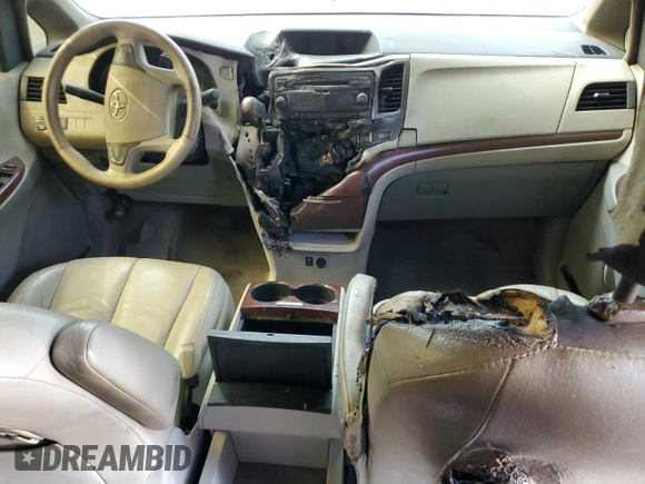 2013 Toyota Sienna XLE с VIN 5TDDK3DC4DS064952, выставлен на аукционе Copart как лот 56797335 с пробегом Не указан миль и Списание • Salvage title. История ставок и продаж доступна на DreamBid. Изображение 8.
