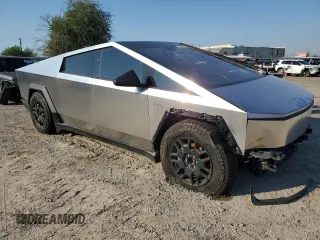 2024 Tesla Cybertruck z VIN 7G2CEHED2RA020834, wystawiony jako Copart lot #73682154 z przebiegiem 9221 mil mil oraz Szkody całkowita. Historia ofert i sprzedaży dostępna na DreamBid. Obrazek 4.