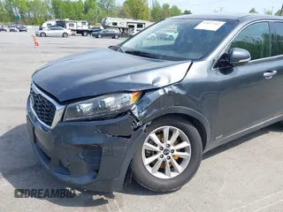 2020 Kia Sorento LX z VIN 5XYPGDA58LG618502, wystawiony jako IAAI lot #42017262 z przebiegiem 127 702 mil mil oraz . Historia ofert i sprzedaży dostępna na DreamBid. Obrazek 6.
