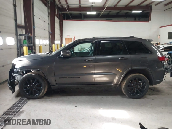2018 Jeep Grand Cherokee Laredo E with VIN 1C4RJFAG5JC343101, listed as a IAAI auction lot 41211158 with 105,886 mi miles. Bid and sale history available at carsss.com. Image 14.