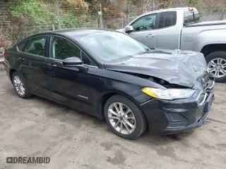 2019 Ford Fusion Hybrid SE with VIN 3FA6P0LU8KR106192, listed as a IAAI auction lot 41917627 with 89,684 mi miles. Bid and sale history available at carsss.com. Image 1.