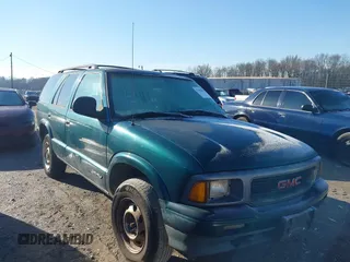 1997 GMC Jimmy SLS with VIN 1GKDT13W8V2548617, listed as a IAAI auction lot 41425063 with 153,008 mi miles. Bid and sale history available at carsss.com. Image 1.