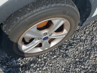 2013 Ford Escape SE с VIN 1FMCU0GXXDUB25389, выставлен на аукционе IAAI как лот 42714468 с пробегом 158 849 миль миль и . История ставок и продаж доступна на DreamBid. Изображение 6.