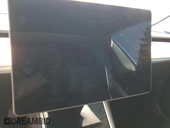 2020 Tesla Model 3 Long Range z VIN 5YJ3E1EB3LF787160, wystawiony jako Copart lot #58626965 z przebiegiem Nie podano mil oraz Szkoda całkowita • Salvage title. Historia ofert i sprzedaży dostępna na DreamBid. Obrazek 9.