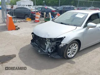 2012 Lexus CT 200h z VIN JTHKD5BHXC2120358, wystawiony jako IAAI lot #42128037 z przebiegiem 183 496 mil mil oraz . Historia ofert i sprzedaży dostępna na DreamBid. Obrazek 6.