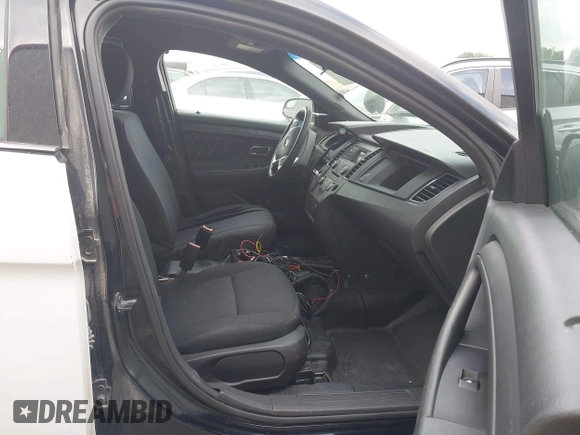 2018 Ford Police Interceptor z VIN 1FAHP2MK0JG106131, wystawiony jako IAAI lot #42128631 z przebiegiem 68 924 mil mil oraz . Historia ofert i sprzedaży dostępna na DreamBid. Obrazek 5.