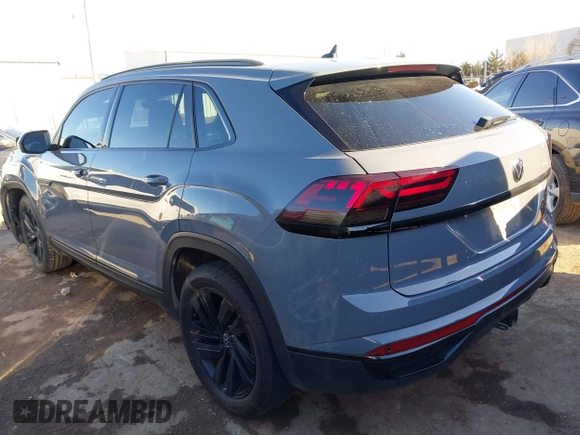 2021 Volkswagen Atlas SEL Premium with VIN 1V2TE2CAXMC215550, listed as a IAAI auction lot 41579665 with 55,264 mi miles and . Bid and sale history available at DreamBid. Image 3.