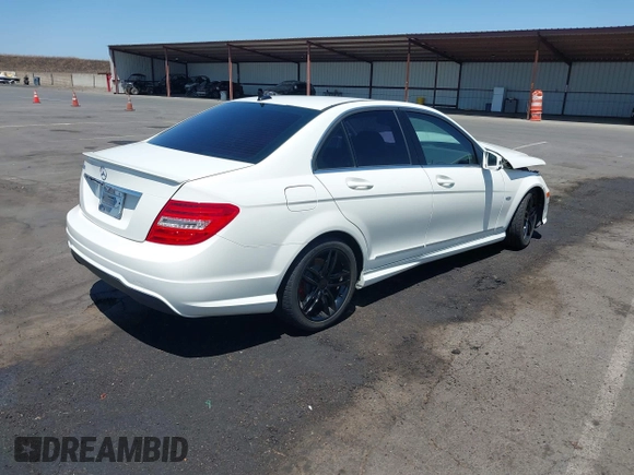 2012 Mercedes-Benz C 250 Sport z VIN WDDGF4HB3CA609551, wystawiony jako IAAI lot #42553453 z przebiegiem 114 537 mil mil oraz . Historia ofert i sprzedaży dostępna na DreamBid. Obrazek 4.