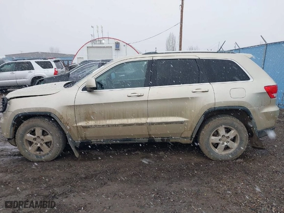 2011 Jeep Grand Cherokee Laredo with VIN 1J4RR4GG9BC563065, listed as a IAAI auction lot 41798136 with 192,149 mi miles. Bid and sale history available at carsss.com. Image 14.