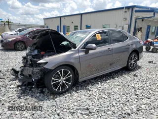 2020 Toyota Camry SE z VIN 4T1G11AK6LU969473, wystawiony jako Copart lot #55939845 z przebiegiem Nie podano mil oraz Nie do naprawy • Non repairable. Historia ofert i sprzedaży dostępna na DreamBid. Obrazek 1.