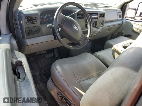 2004 Ford F-250 XL z VIN 1FTNF20L74EA08048, wystawiony jako Copart lot #49302705 z przebiegiem 232 336 mil mil oraz Szkoda całkowita • Salvage title. Historia ofert i sprzedaży dostępna na DreamBid. Obrazek 8.