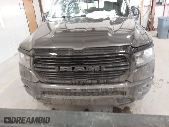 2020 Ram 1500 Big Horn z VIN 1C6SRFFT6LN103179, wystawiony jako IAAI lot #41884083 z przebiegiem 63 461 mil mil oraz . Historia ofert i sprzedaży dostępna na DreamBid. Obrazek 12.