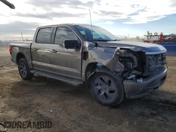 2023 Ford F-150 Lightning Pro с VIN 1FT6W1EV6PWG39428, выставлен на аукционе Copart как лот 46041815 с пробегом 3 396 миль миль и Списание • Salvage title. История ставок и продаж доступна на DreamBid. Изображение 4.