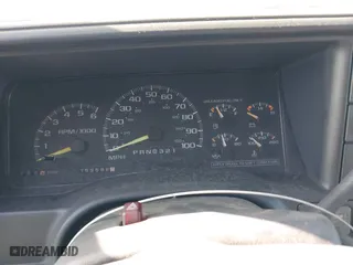 1997 Chevrolet Tahoe with VIN 1GNEK13RXVJ375189, listed as a IAAI auction lot 41959601 with 153,589 mi miles. Bid and sale history available at carsss.com. Image 7.
