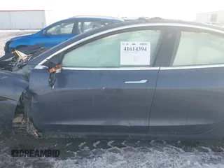 2020 Tesla Model 3 Long Range z VIN 5YJ3E1EB9LF787390, wystawiony jako IAAI lot #41614394 z przebiegiem Nie podano mil oraz . Historia ofert i sprzedaży dostępna na DreamBid. Obrazek 13.