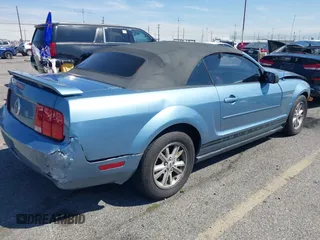 2006 Ford Mustang Standard with VIN 1ZVFT84N465224869, listed as a IAAI auction lot 41855326 with 190,623 mi miles and . Bid and sale history available at carsss.com. Image 4.