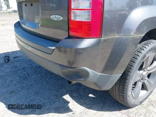 2014 Jeep Patriot Latitude with VIN 1C4NJPFA5ED928074, listed as a IAAI auction lot 42035754 with 155,636 mi miles and . Bid and sale history available at carsss.com. Image 6.