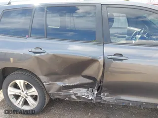 2010 Toyota Highlander Sport with VIN 5TDEK3EH1AS005738, listed as a IAAI auction lot 42028866 with 216,014 mi miles. Bid and sale history available at carsss.com. Image 6.