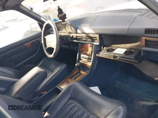 1988 Mercedes-Benz 420 Series 420SEL with VIN WDBCA35DXJA382796, listed as a IAAI auction lot 41658189 with 93,652 mi miles. Bid and sale history available at carsss.com. Image 5.