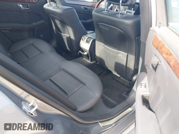 2011 Mercedes-Benz E-Class E 350 Luxury with VIN WDDHF8HB1BA485662, listed as a IAAI auction lot 41978098 with 28,765 mi miles. Bid and sale history available at carsss.com. Image 8.
