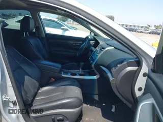 2015 Nissan Altima 2.5 z VIN 1N4AL3AP6FN919785, wystawiony jako IAAI lot #42408330 z przebiegiem 101 555 mil mil oraz . Historia ofert i sprzedaży dostępna na DreamBid. Obrazek 5.