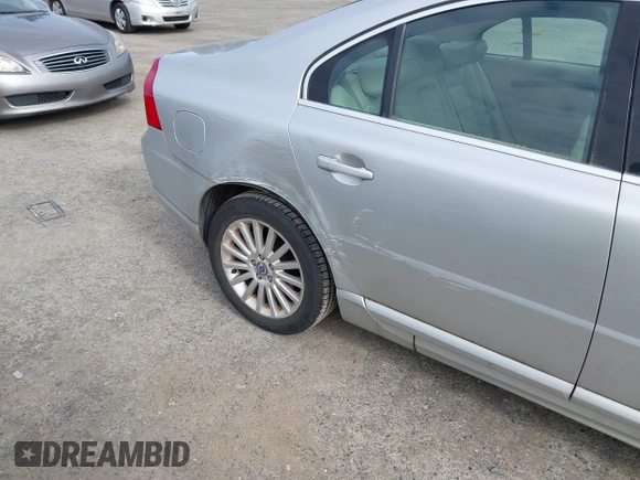 2008 Volvo S80 3.2L with VIN YV1AS982081078979, listed as a IAAI auction lot 42136831 with 196,871 mi miles. Bid and sale history available at carsss.com. Image 6.