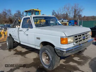1988 Ford F-250 with VIN 1FTHF26H0JNA06718, listed as a IAAI auction lot 41530940 with 77,610 mi miles. Bid and sale history available at carsss.com. Image 1.