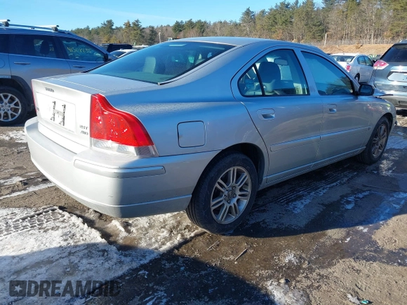 2006 Volvo S60 2.5T with VIN YV1RH592X62520554, listed as a IAAI auction lot 41461188 with 101,487 mi miles. Bid and sale history available at carsss.com. Image 4.