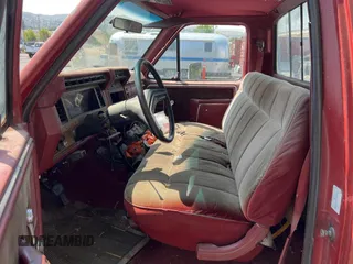 1986 Ford F-250 z VIN 1FTHF26L6GPA07454, wystawiony jako Copart lot #65404175 z przebiegiem 69 638 mil mil oraz Czysty tytuł • Clean title. Historia ofert i sprzedaży dostępna na DreamBid. Obrazek 9.
