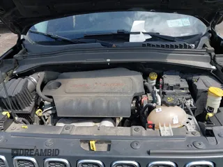 2015 Jeep Renegade Latitude with VIN ZACCJBBT0FPB73676, listed as a IAAI auction lot 42032879 with 121,953 mi miles. Bid and sale history available at carsss.com. Image 10.