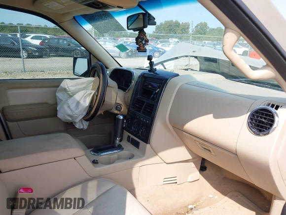 2006 Ford Explorer XLT with VIN 1FMEU738X6UA54701, listed as a IAAI auction lot 40302306 with 194,747 mi miles. Bid and sale history available at carsss.com. Image 5.