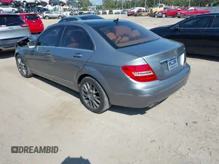 2012 Mercedes-Benz C 300 Sport с VIN WDDGF8BB9CR197914, выставлен на аукционе IAAI как лот 42187624 с пробегом 121 196 миль миль и . История ставок и продаж доступна на DreamBid. Изображение 3.