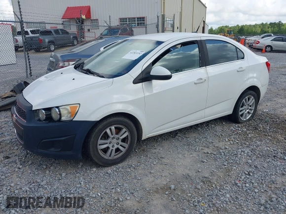 2014 Chevrolet Sonic LT z VIN 1G1JC5SH6E4101466, wystawiony jako IAAI lot #42283152 z przebiegiem 159 568 mil mil oraz . Historia ofert i sprzedaży dostępna na DreamBid. Obrazek 2.