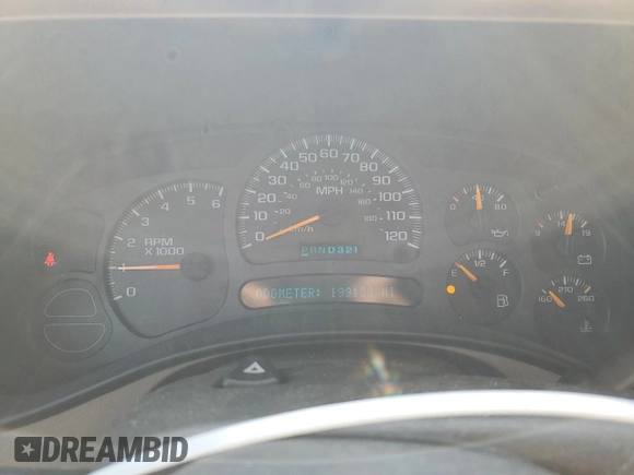 2003 Chevrolet Suburban LT z VIN 1GNFK16Z03J136568, wystawiony jako Copart lot #58580575 z przebiegiem 199 188 mil mil oraz Czysty tytuł • Clean title. Historia ofert i sprzedaży dostępna na DreamBid. Obrazek 9.