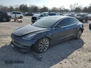 2020 Tesla Model 3 Standard Range Plus z VIN 5YJ3E1EA0LF717655, wystawiony jako Copart lot #51426325 z przebiegiem 34 730 mil mil oraz Szkody całkowita. Historia ofert i sprzedaży dostępna na DreamBid. Obrazek 1.