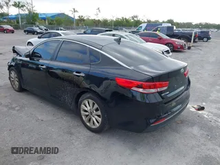 2018 Kia Optima LX z VIN 5XXGT4L33JG270472, wystawiony jako IAAI lot #42292416 z przebiegiem 60 064 mil mil oraz . Historia ofert i sprzedaży dostępna na DreamBid. Obrazek 3.