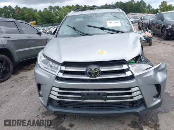 2018 Toyota Highlander SE z VIN 5TDJZRFH0JS529197, wystawiony jako IAAI lot #40233988 z przebiegiem Nie podano mil oraz . Historia ofert i sprzedaży dostępna na DreamBid. Obrazek 12.