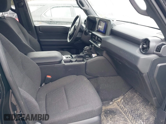 2024 Toyota Land Cruiser z VIN JTEABFAJ6RK007928, wystawiony jako IAAI lot #41575919 z przebiegiem 9282 mil mil oraz . Historia ofert i sprzedaży dostępna na DreamBid. Obrazek 5.