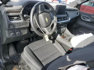 2022 Chevrolet Tahoe LS z VIN 1GNSKMKD0NR169536, wystawiony jako Copart lot #44471545 z przebiegiem Nie podano mil oraz Nie do naprawy • Non repairable. Historia ofert i sprzedaży dostępna na DreamBid. Obrazek 8.