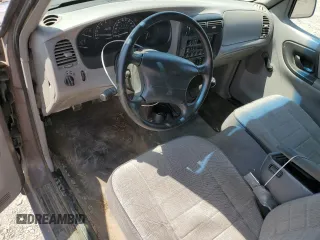 1995 Ford Ranger XLT z VIN 1FTCR10X0SPA73451, wystawiony jako Copart lot #60576195 z przebiegiem 140 064 mil mil oraz Czysty tytuł • Clean title. Historia ofert i sprzedaży dostępna na DreamBid. Obrazek 8.