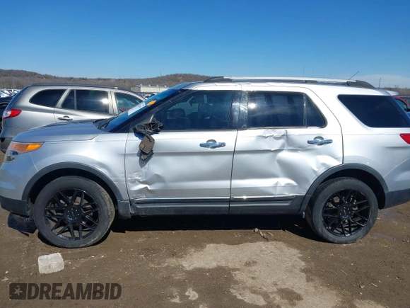 2011 Ford Explorer XLT with VIN 1FMHK8D85BGA11352, listed as a IAAI auction lot 41583934 with 238,362 mi miles and . Bid and sale history available at carsss.com. Image 14.