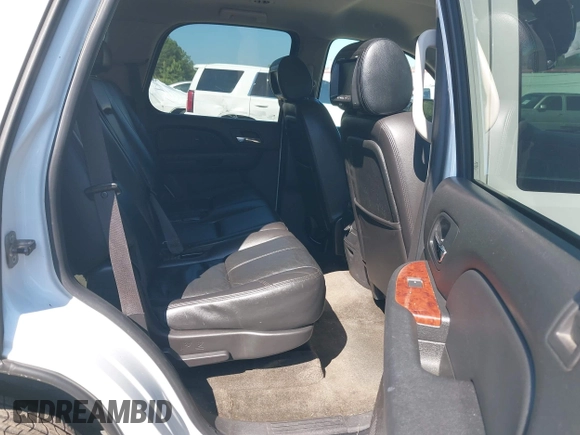 2009 GMC Yukon SLT w/4SA with VIN 1GKFK33049R241378, listed as a IAAI auction lot 42124385 with 292,192 mi miles. Bid and sale history available at carsss.com. Image 8.
