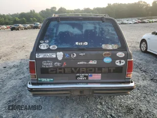 1988 Chevrolet Blazer z VIN 1GNCS18R7J8221699, wystawiony jako Copart lot #59299785 z przebiegiem 307 873 mil mil oraz Czysty tytuł • Clean title. Historia ofert i sprzedaży dostępna na DreamBid. Obrazek 6.