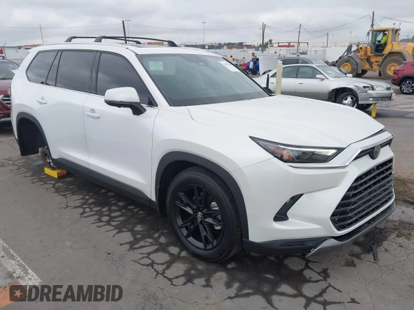 2024 Toyota Highlander XLE z VIN 5TDAAAB50RS068275, wystawiony jako IAAI lot #42437588 z przebiegiem 5 878 mil mil oraz . Historia ofert i sprzedaży dostępna na DreamBid. Obrazek 1.