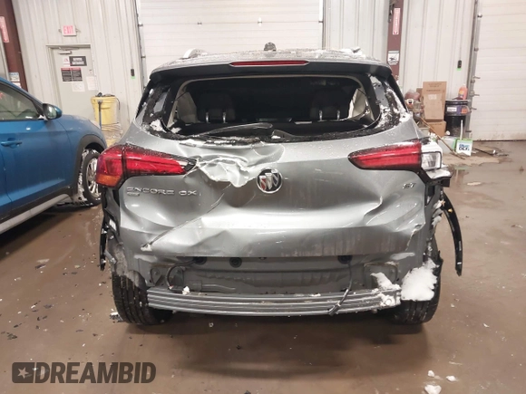 2021 Buick Encore GX Essence z VIN KL4MMGSL6MB099255, wystawiony jako IAAI lot #41613101 z przebiegiem 4 186 mil mil oraz . Historia ofert i sprzedaży dostępna na DreamBid. Obrazek 16.