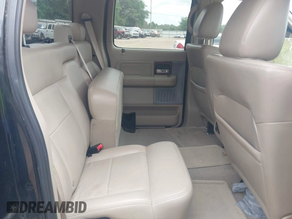2006 Ford F-150 XLT z VIN 1FTPW12V26KE01817, wystawiony jako IAAI lot #42097540 z przebiegiem 163 440 mil mil oraz . Historia ofert i sprzedaży dostępna na DreamBid. Obrazek 8.