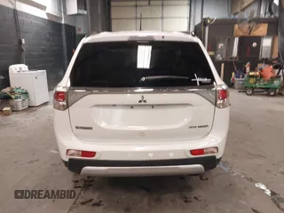 2015 Mitsubishi Outlander SE with VIN JA4AZ3A39FZ012490, listed as a IAAI auction lot 41405104 with 95,131 mi miles and . Bid and sale history available at DreamBid. Image 17.