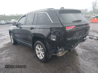 2023 Jeep Grand Cherokee Limited z VIN 1C4RJHBG8PC606569, wystawiony jako IAAI lot #42240268 z przebiegiem 32 892 mil mil oraz . Historia ofert i sprzedaży dostępna na DreamBid. Obrazek 3.
